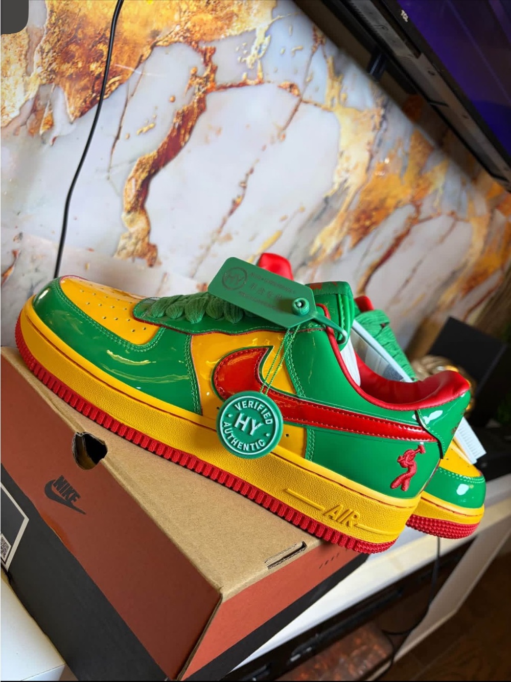 Nike Low-Top Sneakers in Green/Yellow/Red